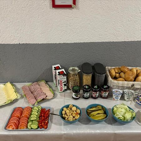 Flyfly Hostel , Darmowy Parking , Rezerwuj Przez Urzadzenia Mobilne -10 Procent Wrocław Extérieur photo
