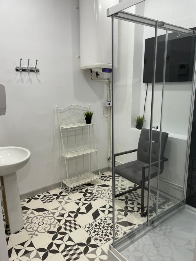 Flyfly Hostel , Darmowy Parking , Rezerwuj Przez Urzadzenia Mobilne -10 Procent Wrocław Extérieur photo