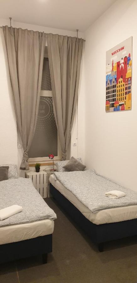 Flyfly Hostel , Darmowy Parking , Rezerwuj Przez Urzadzenia Mobilne -10 Procent Wrocław Extérieur photo