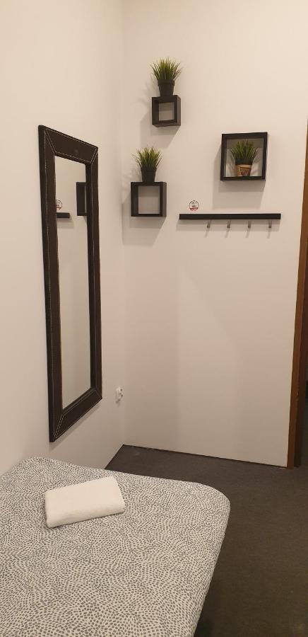 Flyfly Hostel , Darmowy Parking , Rezerwuj Przez Urzadzenia Mobilne -10 Procent Wrocław Extérieur photo