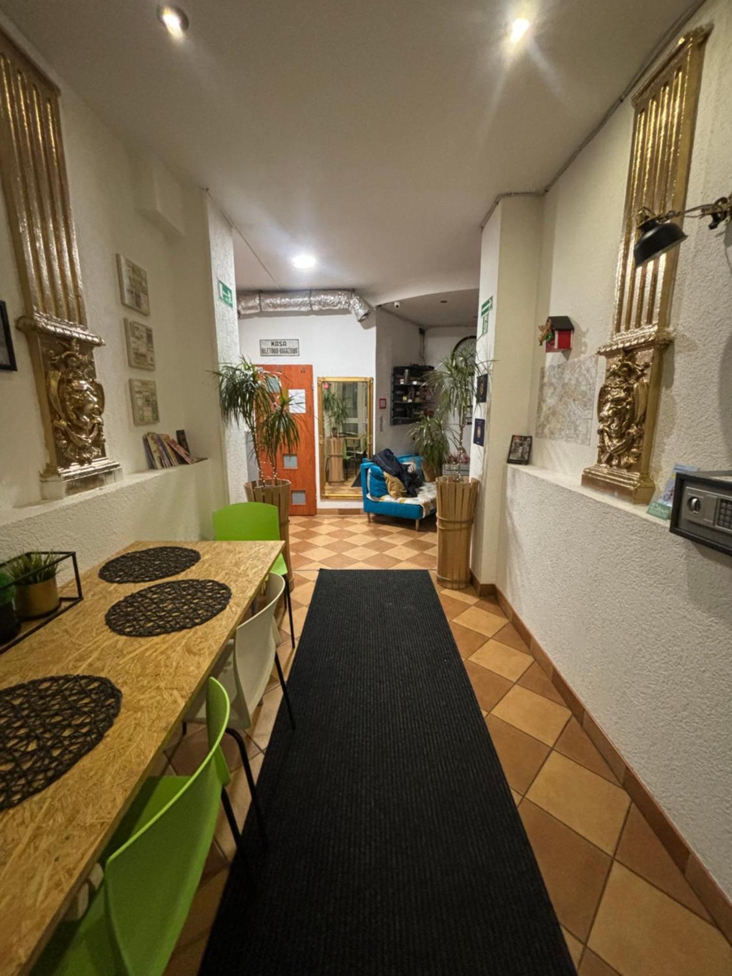 Flyfly Hostel , Darmowy Parking , Rezerwuj Przez Urzadzenia Mobilne -10 Procent Wrocław Extérieur photo