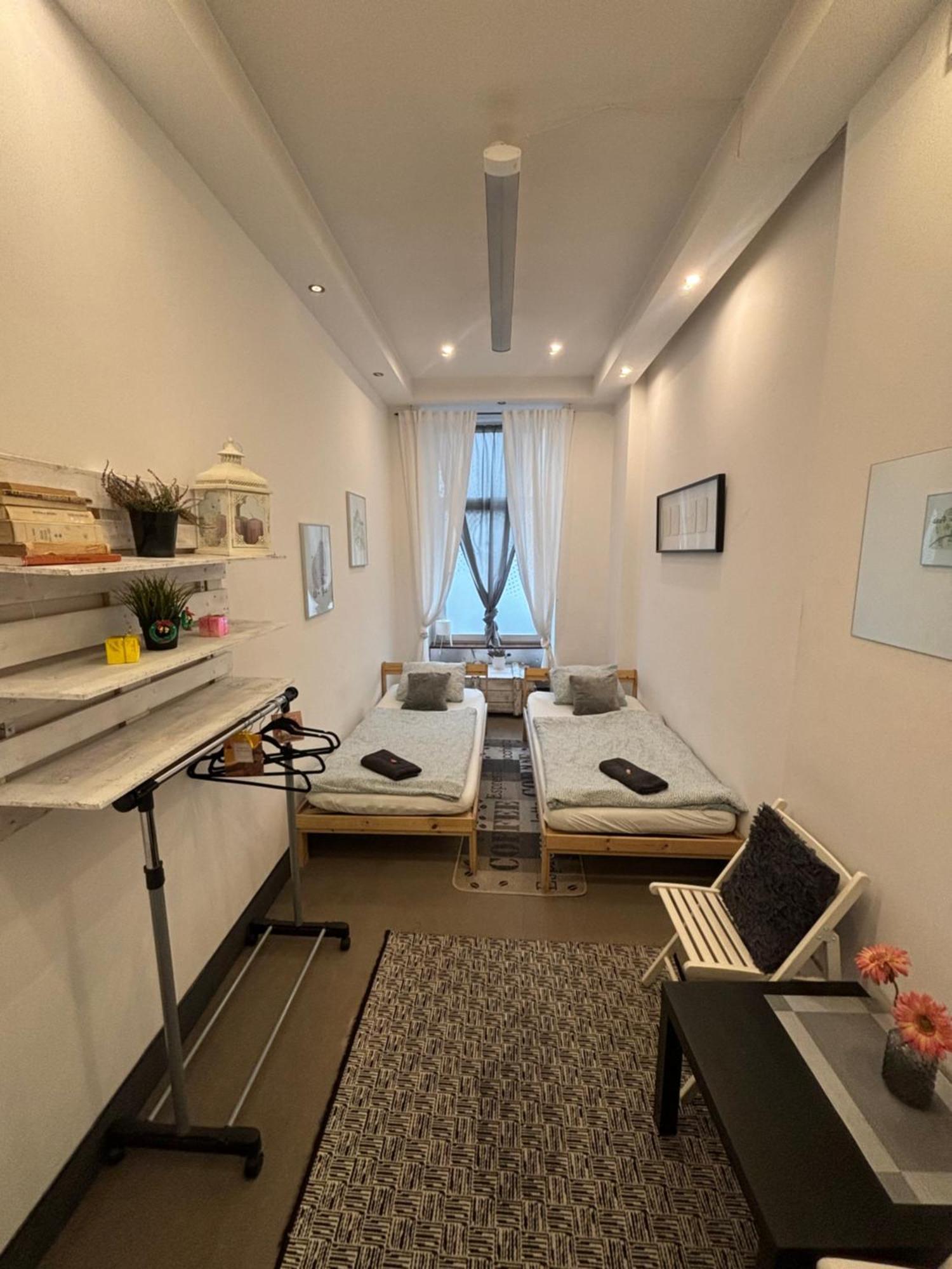 Flyfly Hostel , Darmowy Parking , Rezerwuj Przez Urzadzenia Mobilne -10 Procent Wrocław Extérieur photo