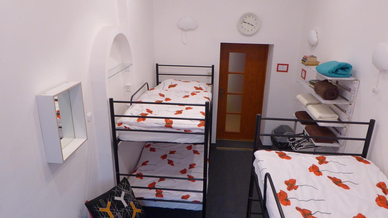 Flyfly Hostel , Darmowy Parking , Rezerwuj Przez Urzadzenia Mobilne -10 Procent Wrocław Extérieur photo