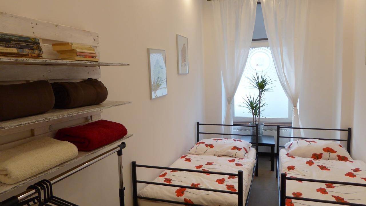 Flyfly Hostel , Darmowy Parking , Rezerwuj Przez Urzadzenia Mobilne -10 Procent Wrocław Extérieur photo