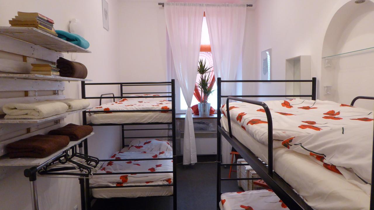 Flyfly Hostel , Darmowy Parking , Rezerwuj Przez Urzadzenia Mobilne -10 Procent Wrocław Extérieur photo