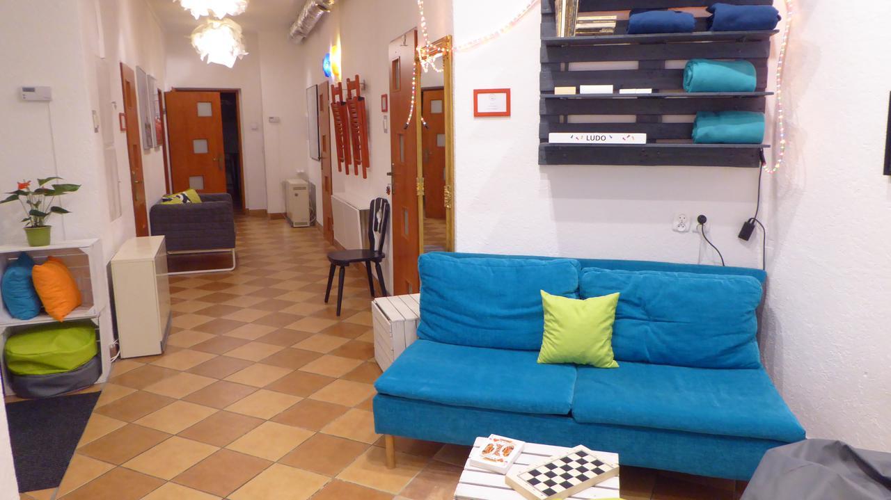 Flyfly Hostel , Darmowy Parking , Rezerwuj Przez Urzadzenia Mobilne -10 Procent Wrocław Extérieur photo