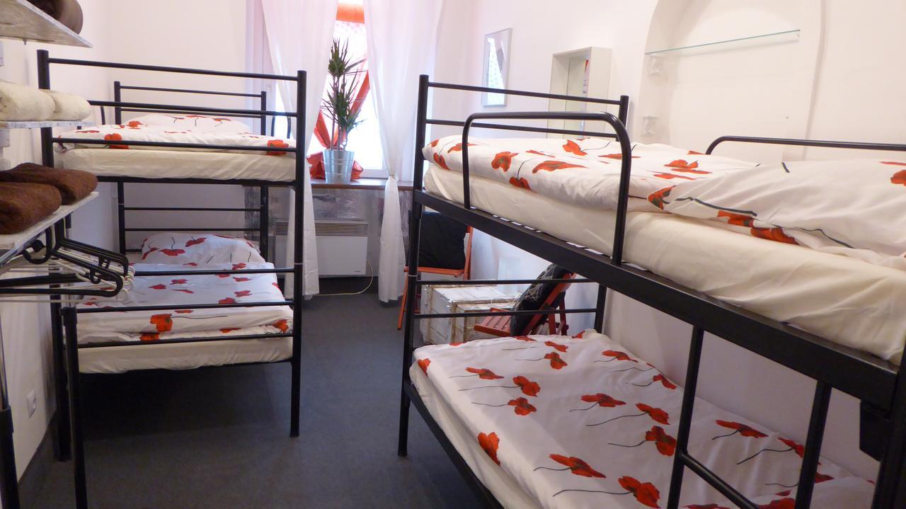 Flyfly Hostel , Darmowy Parking , Rezerwuj Przez Urzadzenia Mobilne -10 Procent Wrocław Extérieur photo