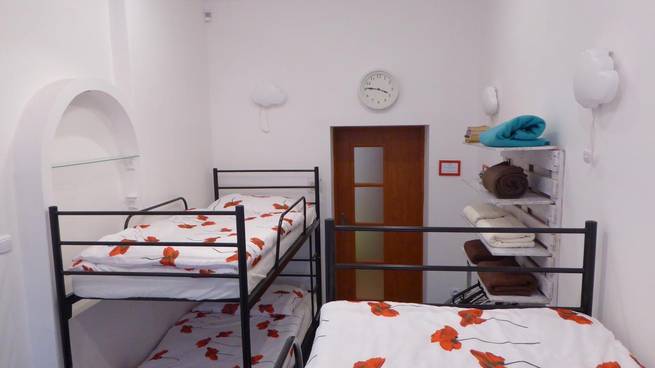 Flyfly Hostel , Darmowy Parking , Rezerwuj Przez Urzadzenia Mobilne -10 Procent Wrocław Extérieur photo